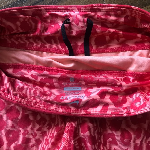 Nike Crop Leggings - Pink Leopard Print - Size S - Picture 4 of 6